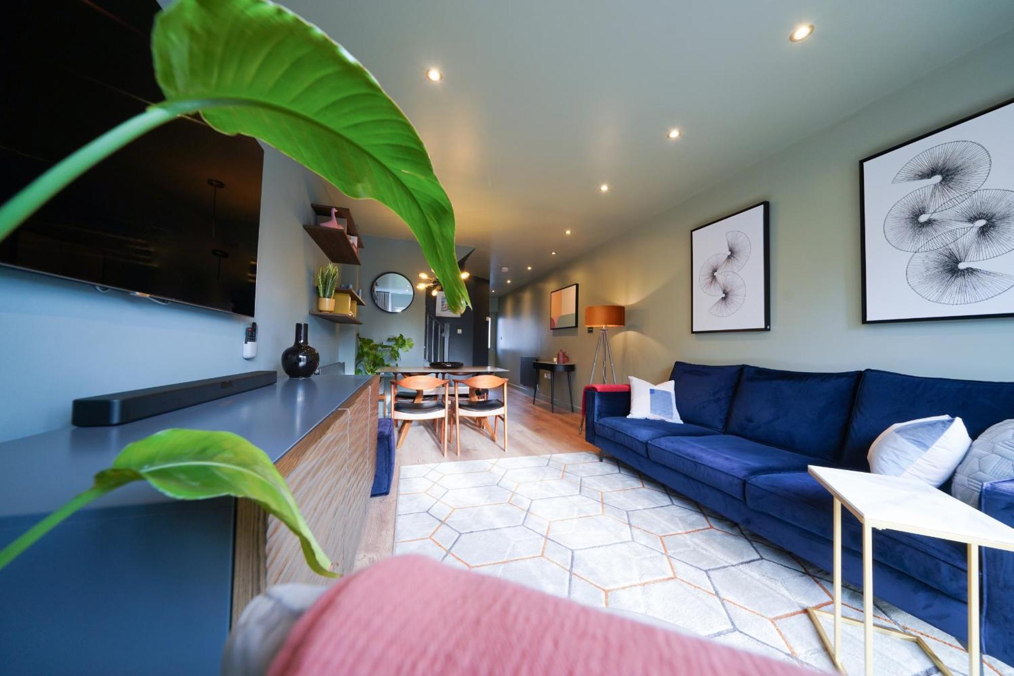Castle Townhouse Kenilworth - Private Parking - 24 Hr Gym Access - Town Centre Apartment Room photo